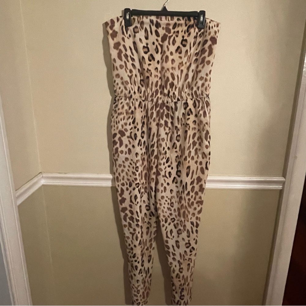 Wayf strapless jumpsuit size medium NWT!
